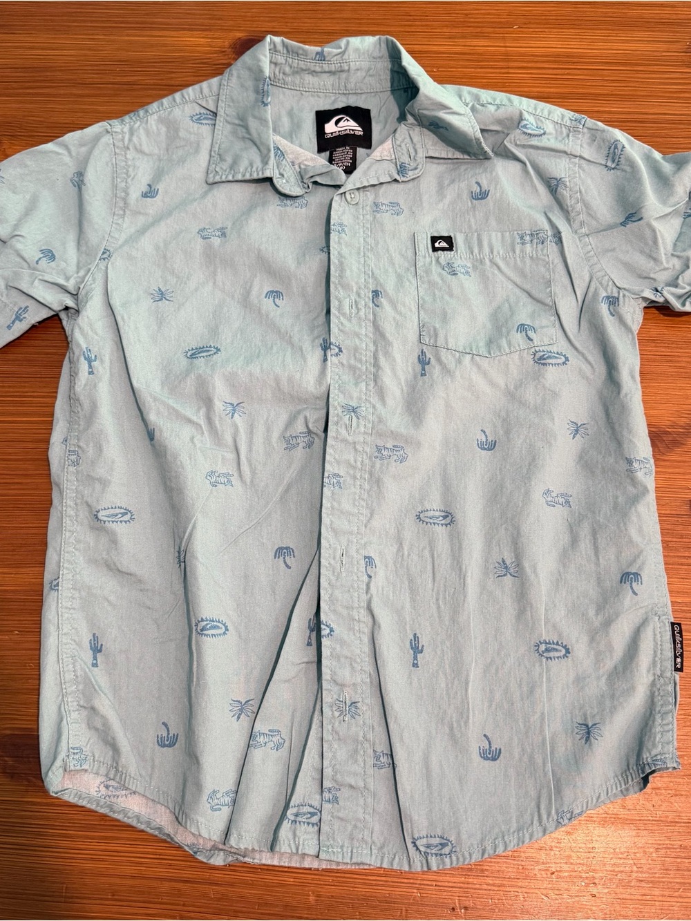 4/$13 Quicksilver Button Down Shirt - Small (8)